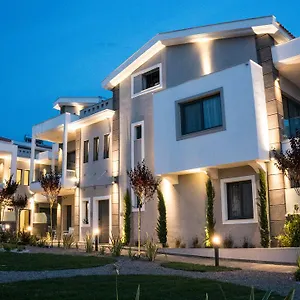 https://costa-domus-blue-luxury-apartments.hotelschalkidiki.net